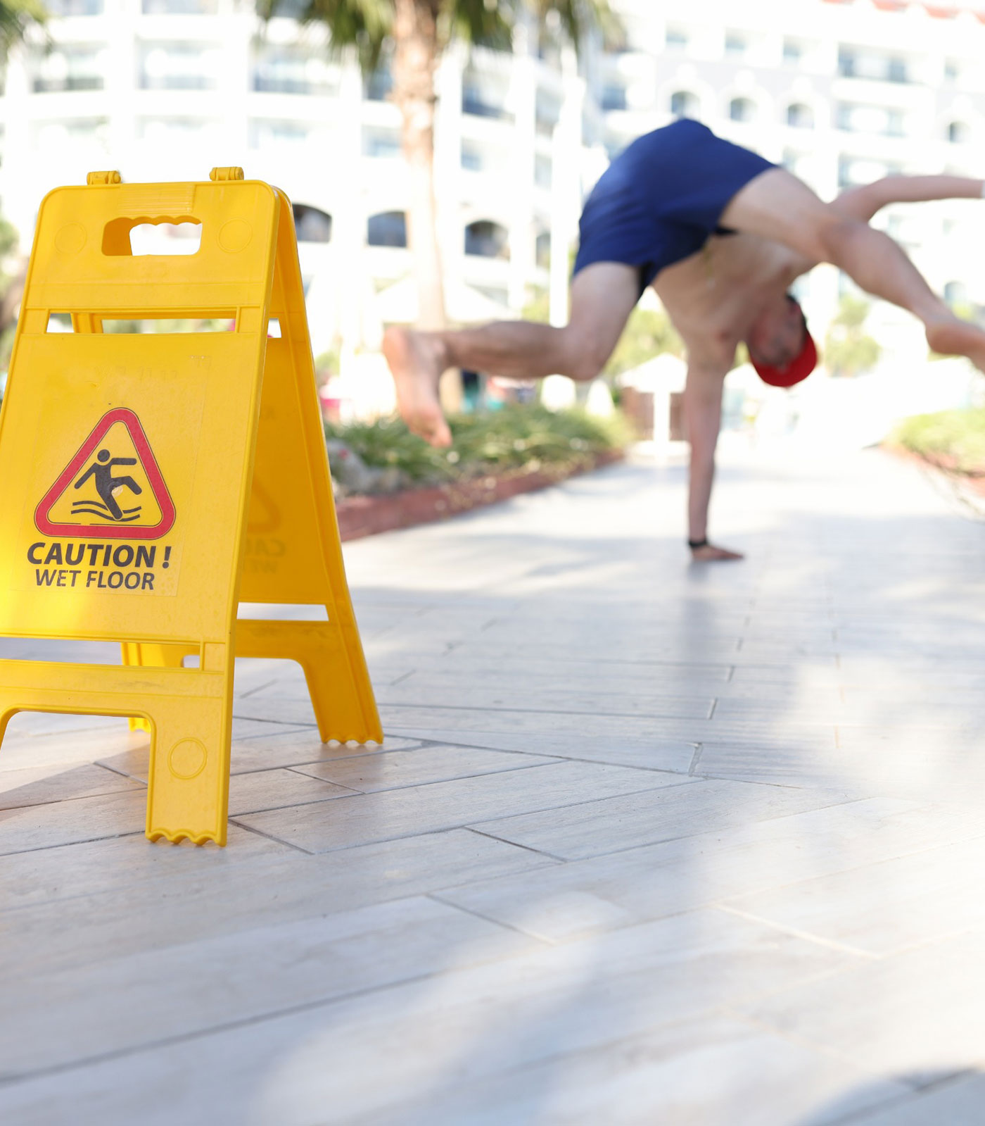 Slip and fall scene representing evidence used in an Everett injury claim.